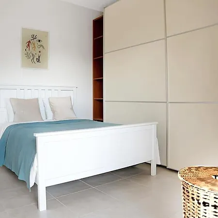Apartment Varkiza Seaside And Views Retreat With Jacuzzi