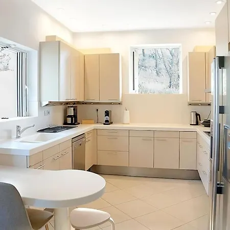Varkiza Seaside And Views Retreat With Jacuzzi Apartment